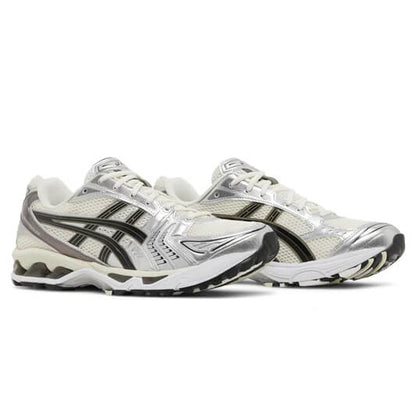 Beige hardloopschoenen voor heren in mesh met zilveren details: comfort en stabiliteit voor hardlopen en dagelijks gebruik